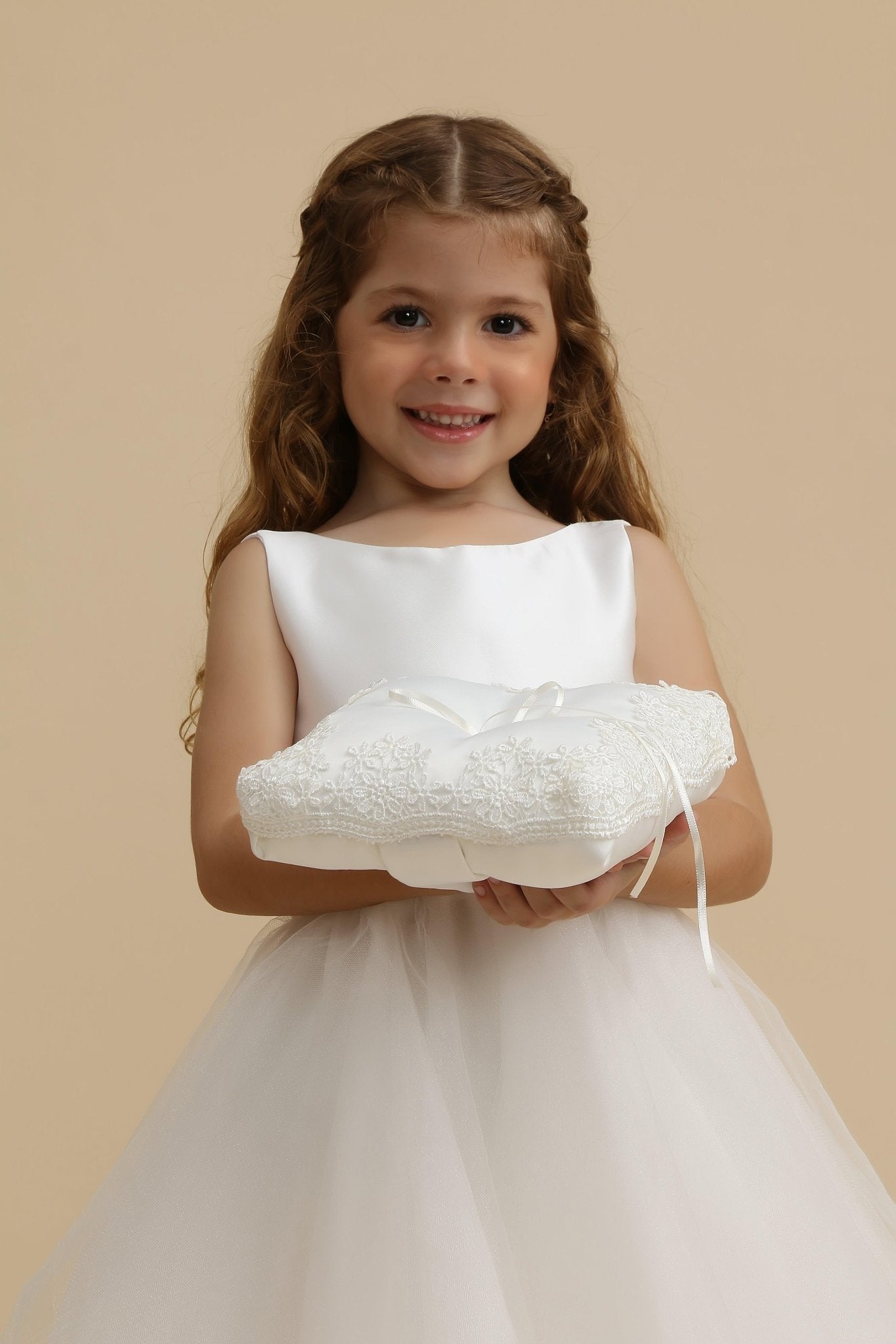 Almofada para Aliança com Renda (Aluguel) - Ateliê Maria Cereja